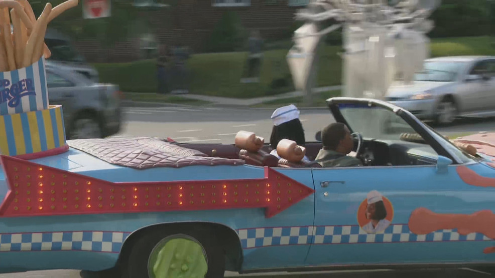Featured image for Kenan and Kel film 'Good Burger 2' sequel, visit police with doughnuts.
