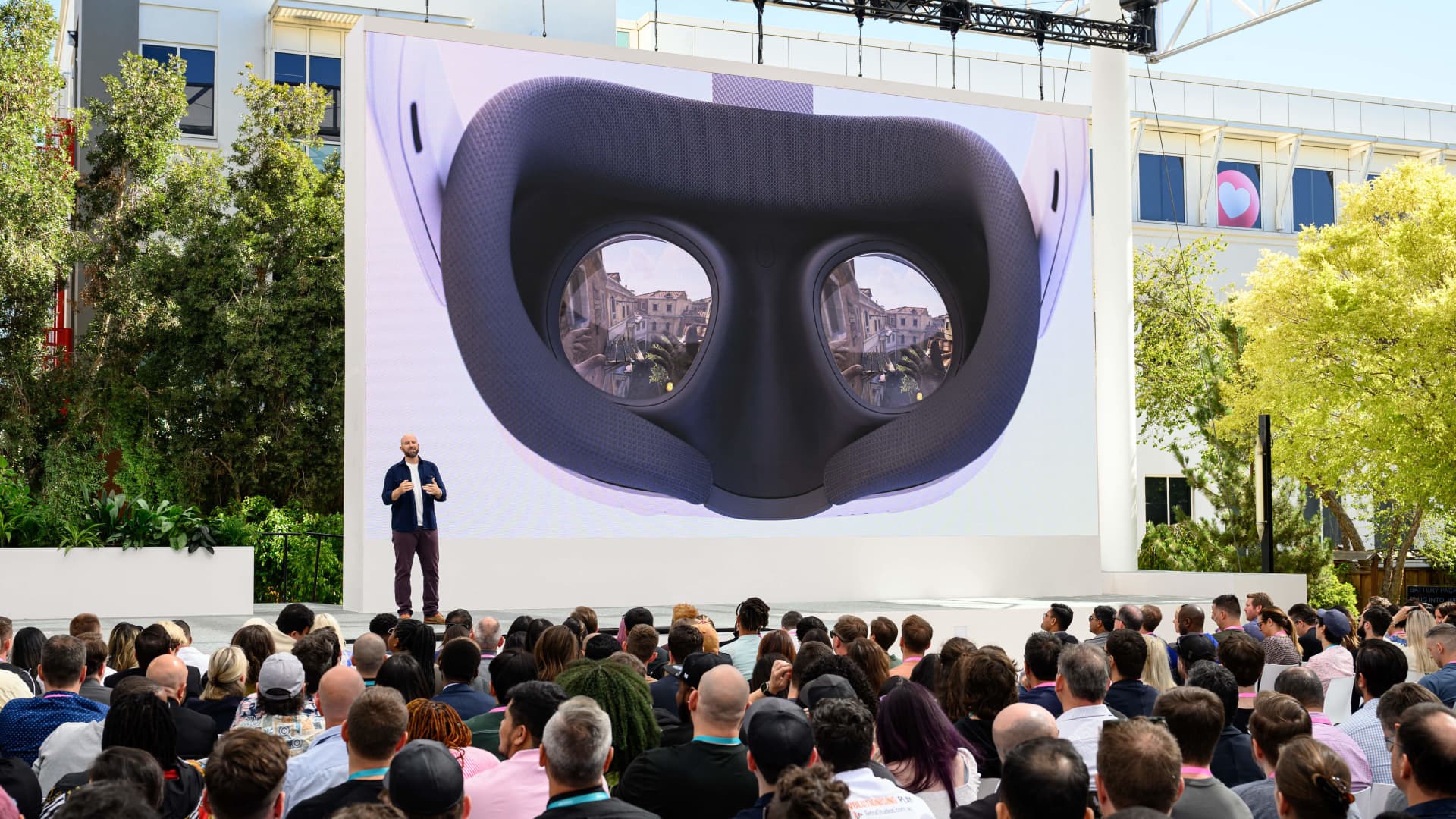 "Meta Quest 3: Elevating VR Conferences with Apple's Sizzle and Microsoft's Shame"