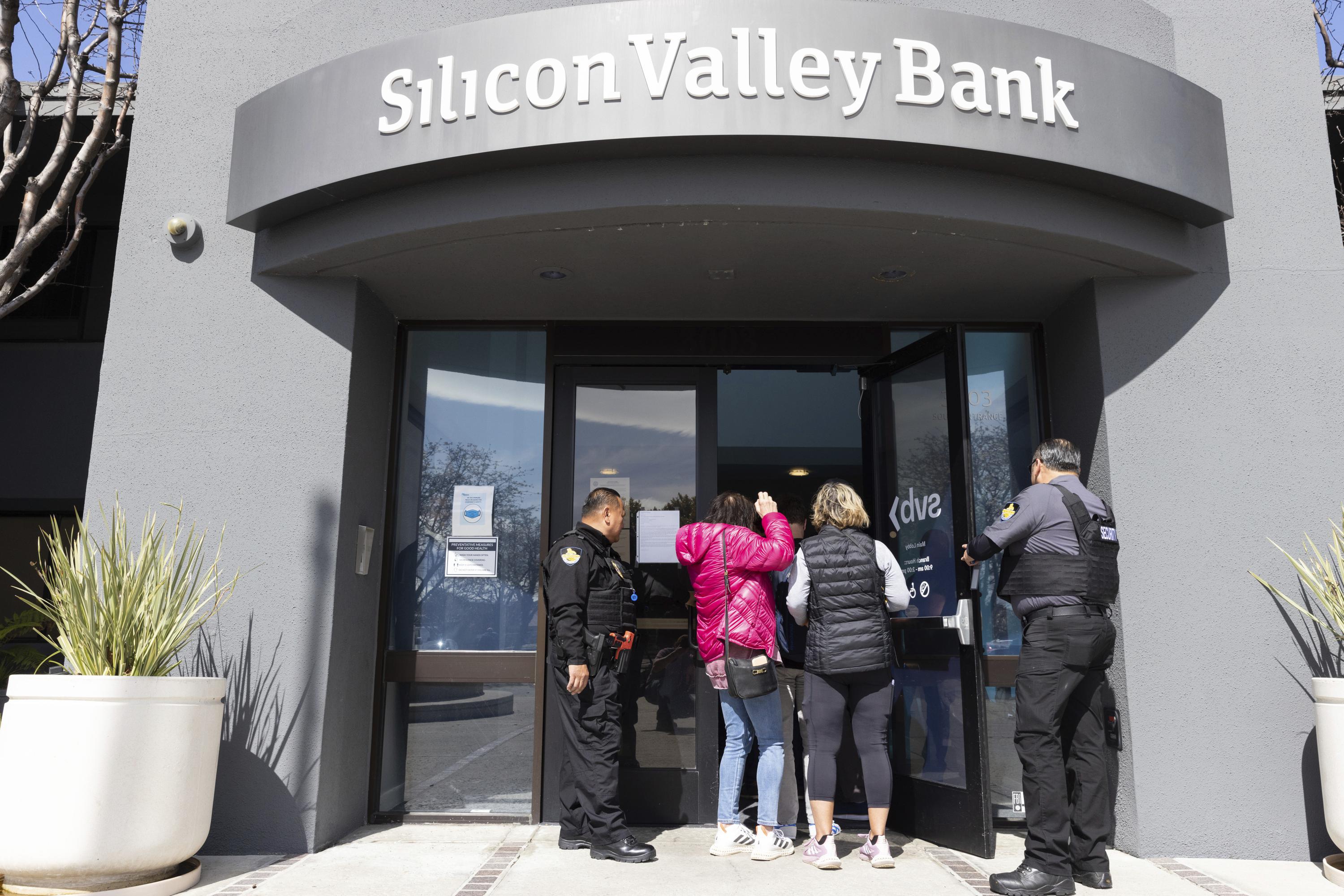 The Rise and Fall of Silicon Valley Bank: Causes and Consequences.