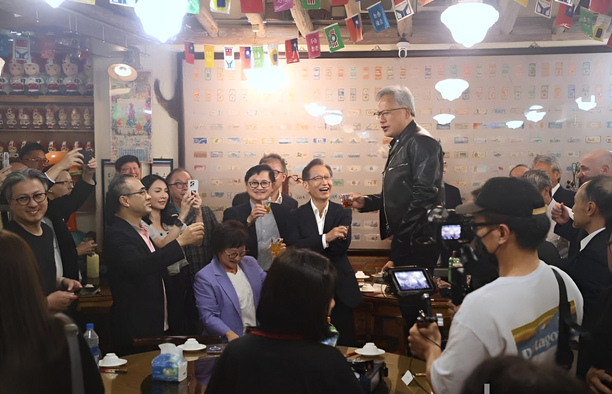 NVIDIA CEO Hosts Taiwan's Tech Titans for AI Talks and Dinner
