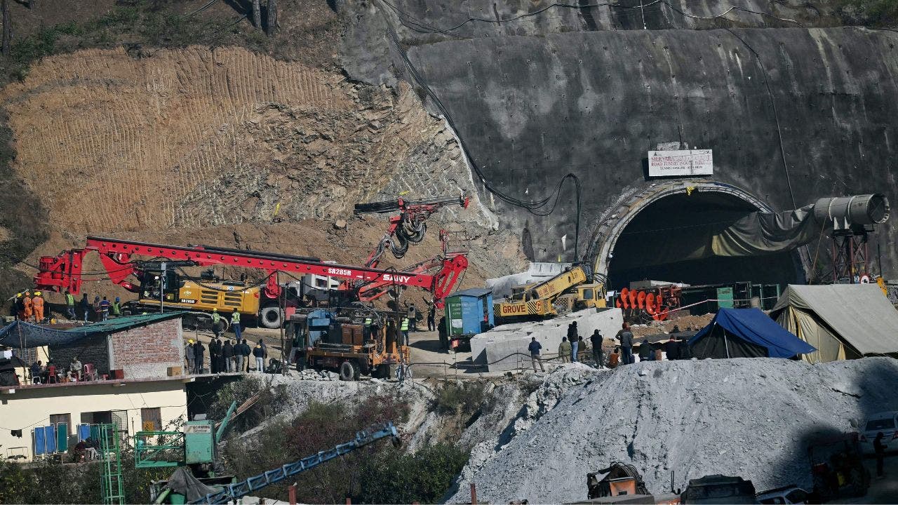 Featured image for Delays and setbacks plague Indian tunnel rescue operation