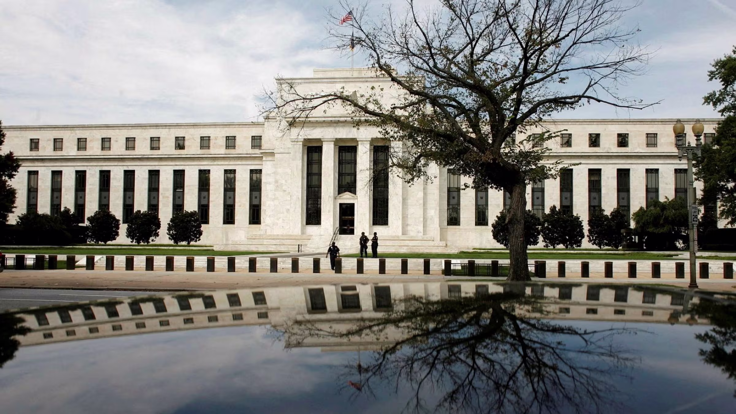 Powell Stands Firm Amid Fed Rate Cuts and Trump Tensions