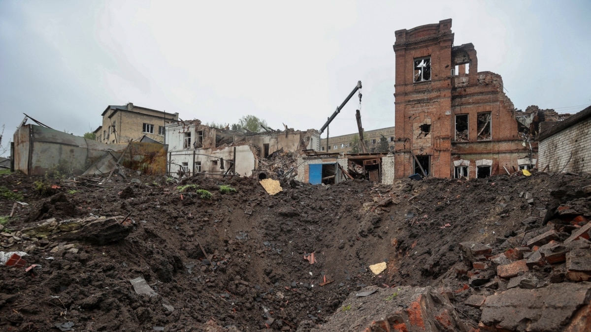 Russian Strike Kills Museum Visitors Amid Bakhmut Battle