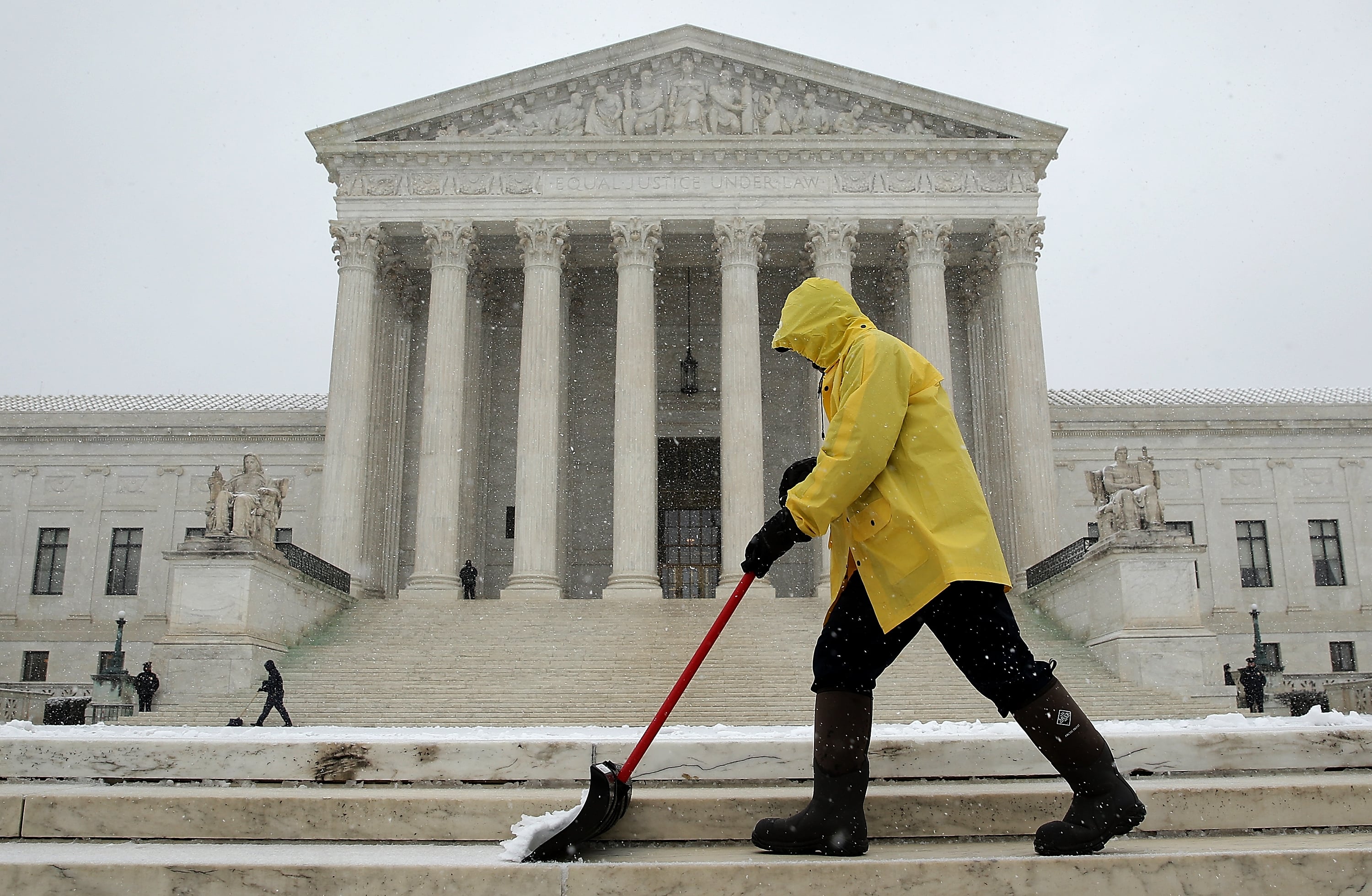 Featured image for "Supreme Court Grapples with Federal Regulator Power in Landmark Case"