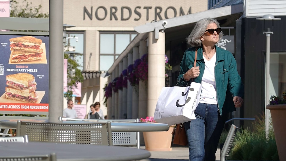 "Blistering Growth: US Economy Surges in Third Quarter, Posing Challenges for the Fed"