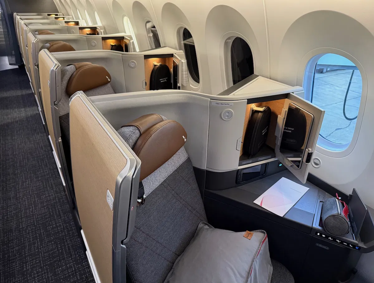 Featured image for Citi and American Airlines Launch $350 AAdvantage Globe Mastercard for Travelers