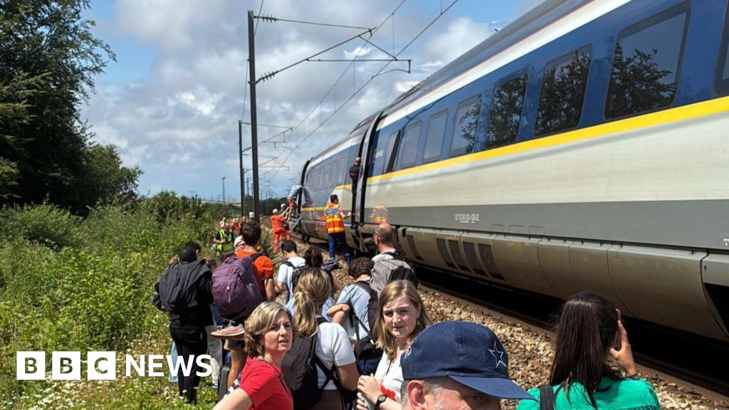 Featured image for Eurostar Train Evacuated Amid Hours-Long Delays and Passenger Struggles