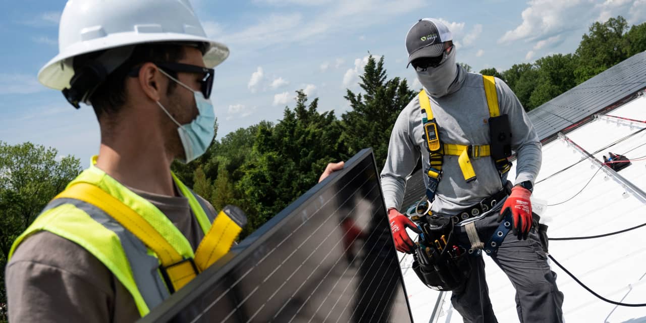 SolarEdge Stock Plummets on Weak Guidance, Analysts Remain Optimistic