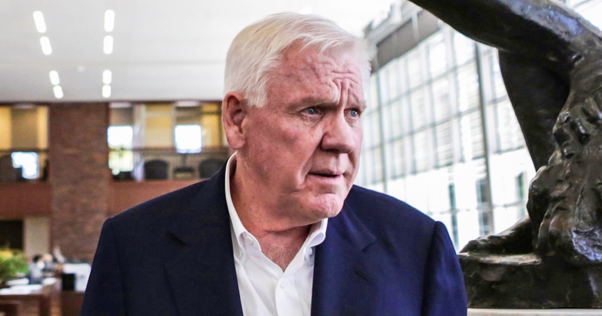 Harlan Crow's Refusal to Disclose Gifts to Clarence Thomas Sparks Controversy.