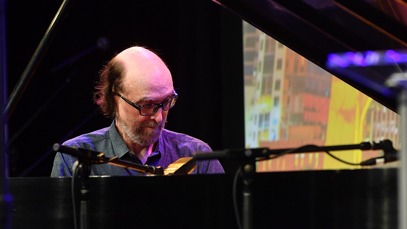 Featured image for George Winston, Renowned Pianist of Soothing Melodies, Passes Away at 73