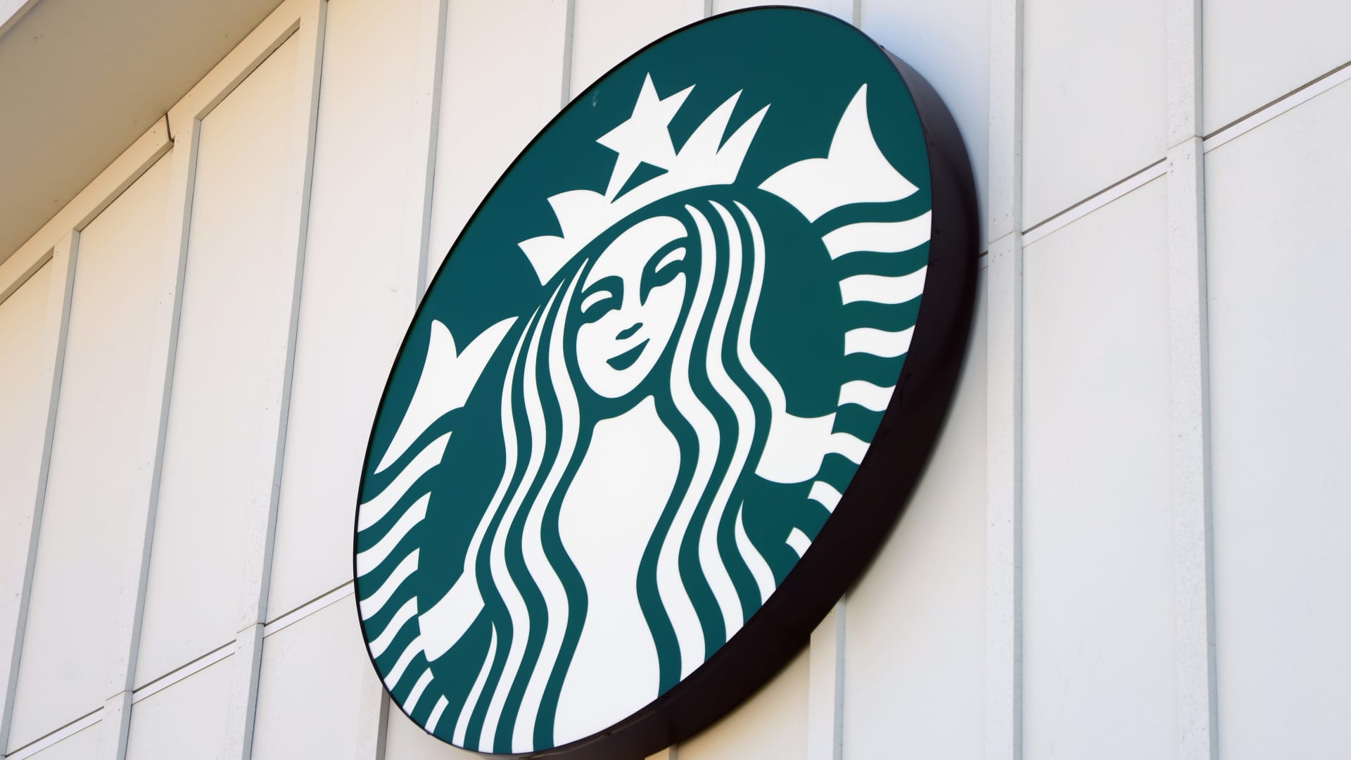 "Stocks to Watch: Starbucks, AMD, Eli Lilly, Kraft Heinz, and More"