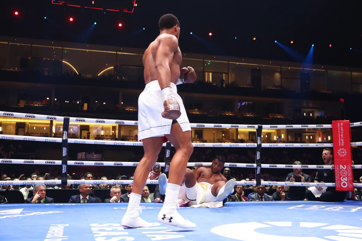 "Anthony Joshua Dominates Francis Ngannou with 2nd-Round Knockout in Heavyweight Clash"