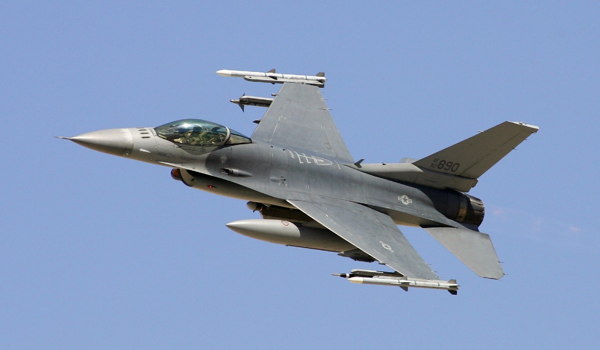F-16 Transfer to Ukraine Raises Concerns for Russia and Hurdles for Kyiv