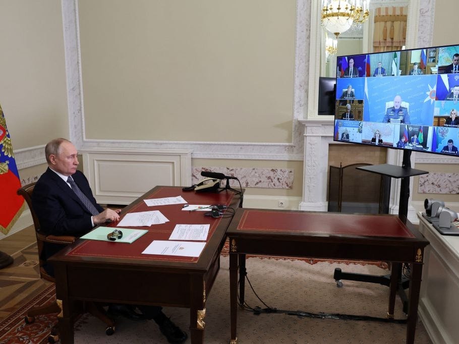 US intel suggests Putin has abandoned ambitions to conquer Ukraine and won't launch significant offensive operations this year.