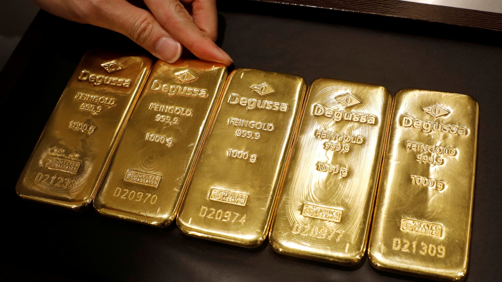 "Gold Surges as US Data Fuels Speculation of Fed Rate Cut"