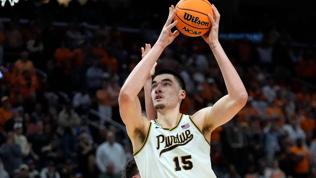 Featured image for "Purdue's Zach Edey Fires Back at Tennessee Coach Overlooked Him"