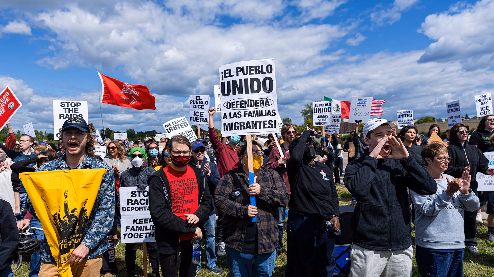 Chicago Opposes Expanded Immigration Enforcement Amid Local Pushback