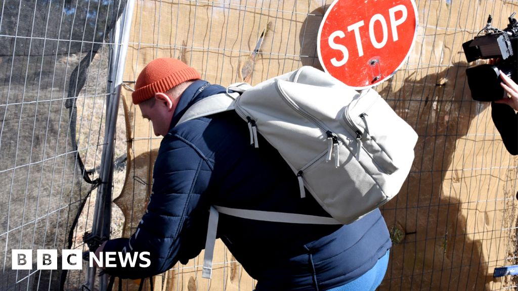 Russia's Embassy Squatter Forced to Leave Australian Parliament Site