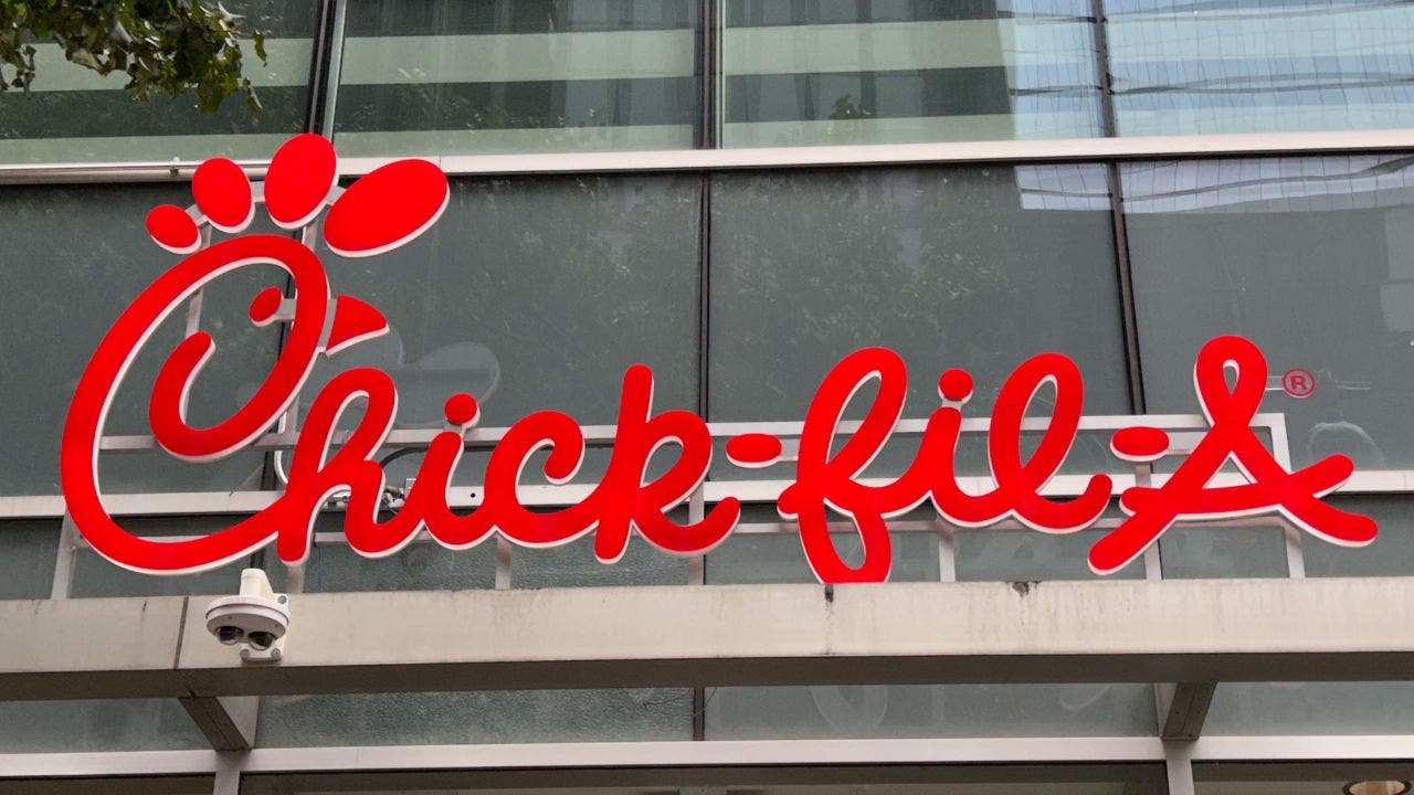"New York Bill Proposes Mandatory Sunday Opening for Chick-fil-A Locations"
