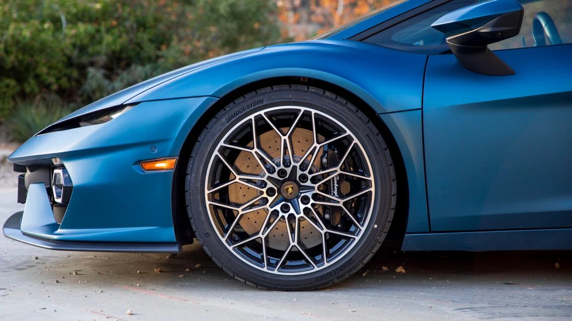 Lamborghini Temerario leapfrogs Huracán with a 907-hp hybrid V8