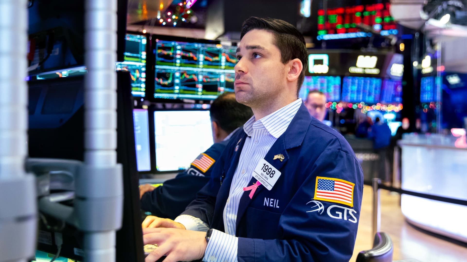 "Stocks Waver at Year's Start with Apple's Slip and Nasdaq's Slide Despite Dow's Record High"