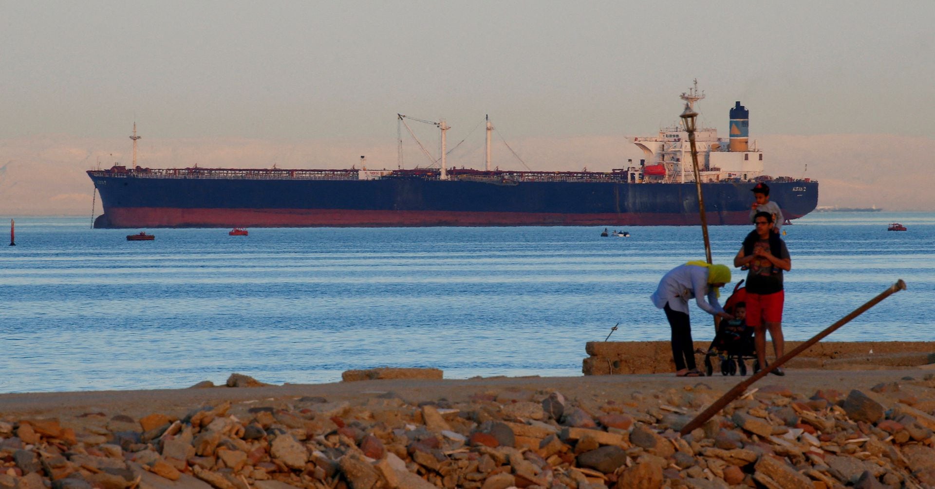 Featured image for "Qatari LNG Tankers Navigate Red Sea Tensions, Impact on Gas Supply"
