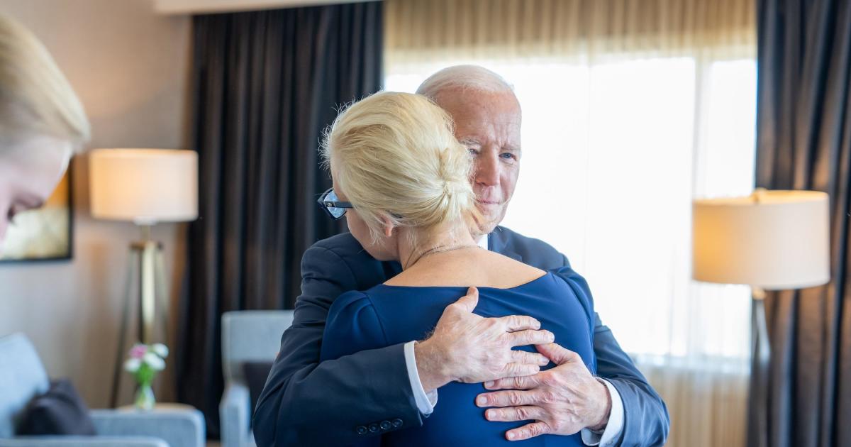 "Biden Meets Navalny Family, Vows Sanctions Against Russia"