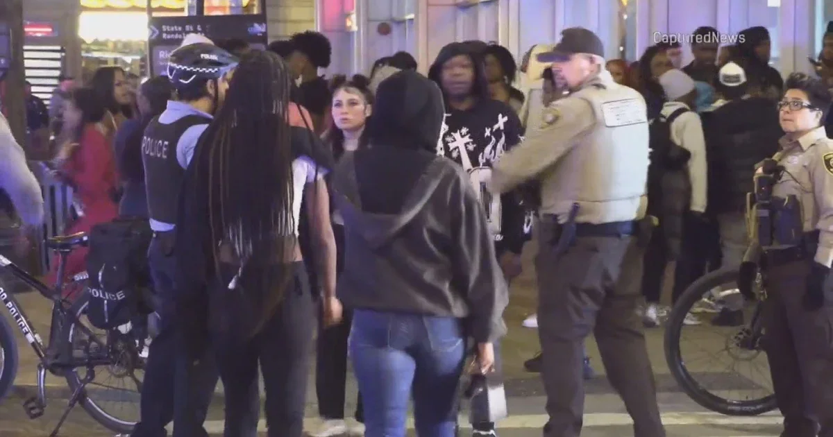 Loop Crowds Test Downtown Chicago as Curfew Debate Heats Up