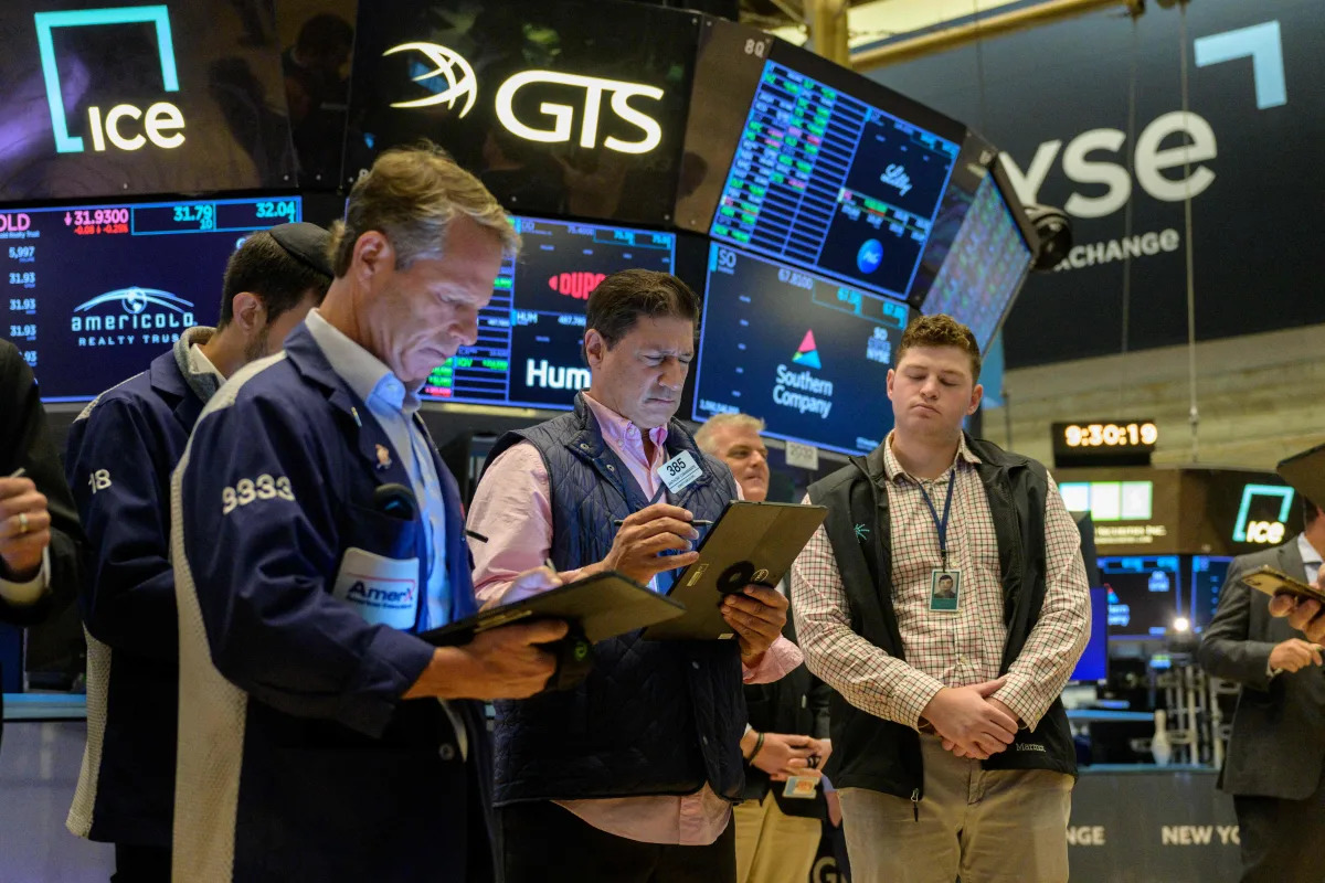 Stocks Extend Gains into Thanksgiving, Nvidia Falls; Dow Closes Higher