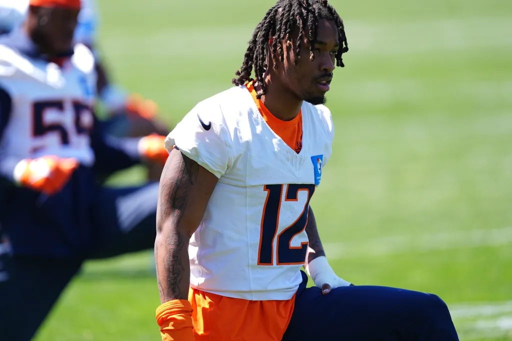 Featured image for Broncos Sign First-Round Pick Jahdae Barron to Rookie Deal