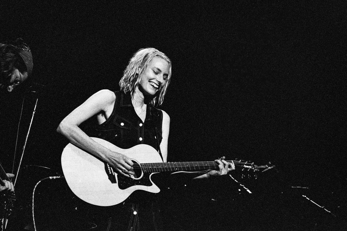 Featured image for 80s Singer, 64, Reunites with Band After 40 Years, Fans Swoon