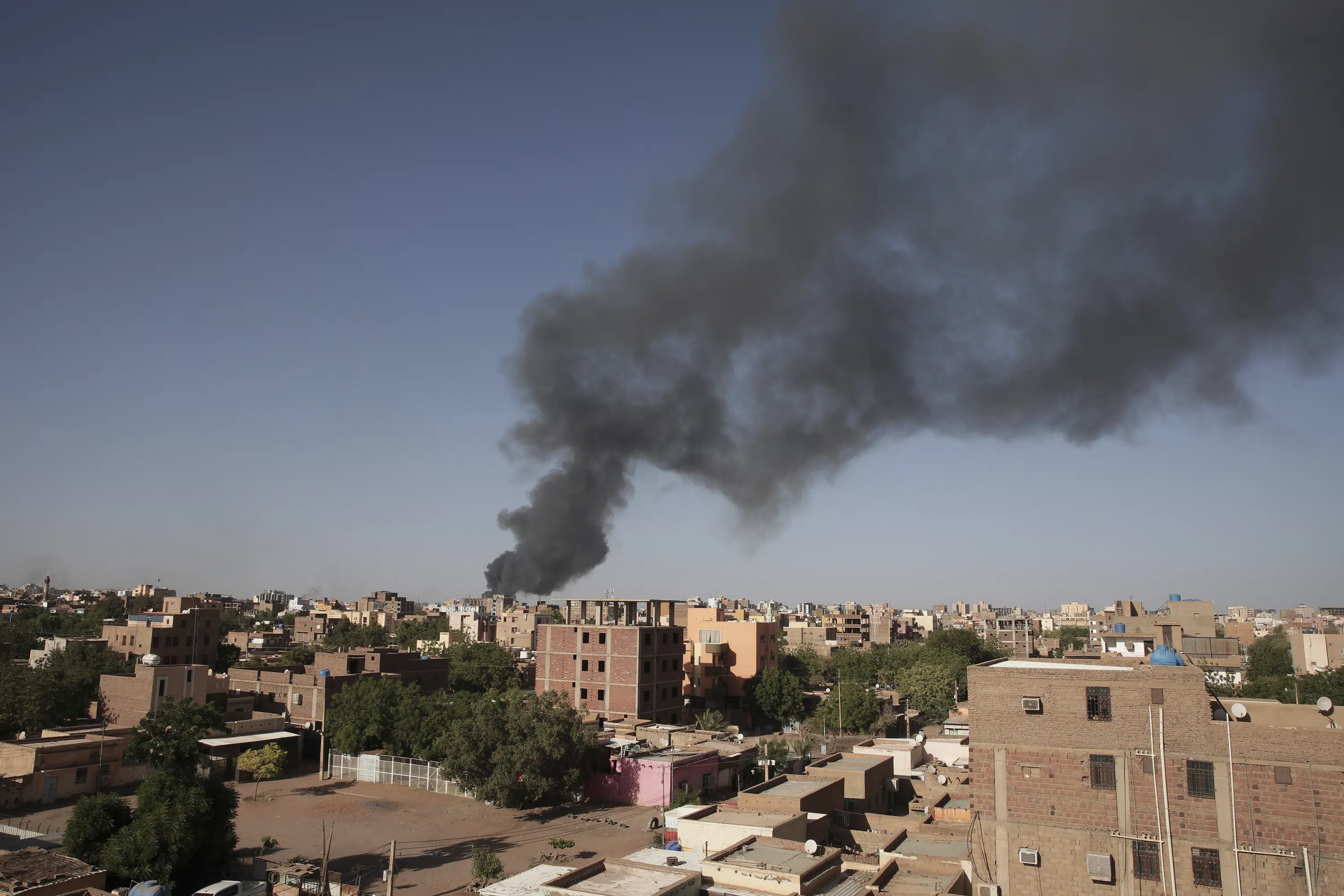 US citizens left behind in Sudan as world powers evacuate