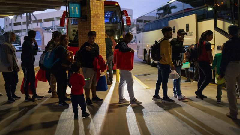 "Texas Governor's Migrant Busing Donations Fall Short, Covering Less Than 1% of Costs"