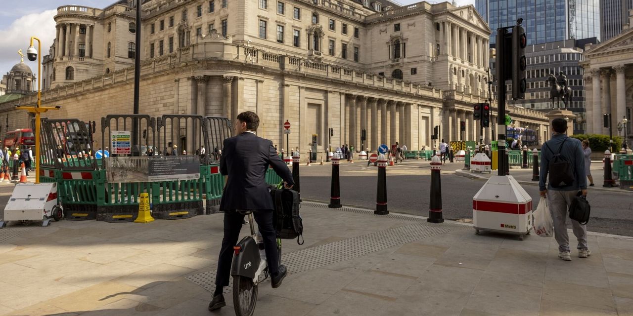 UK Mortgage Market Faces Uncertainty Amidst Bank of England's Rate Rise Decision.