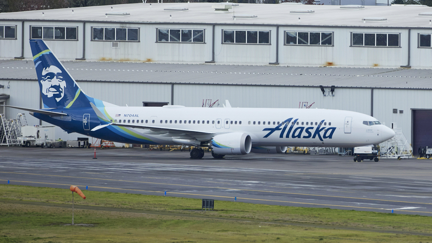 "Boeing 737 Max 9 Blowout: Alaska Airlines Cancels Flights and CEO Acknowledges Mistake"