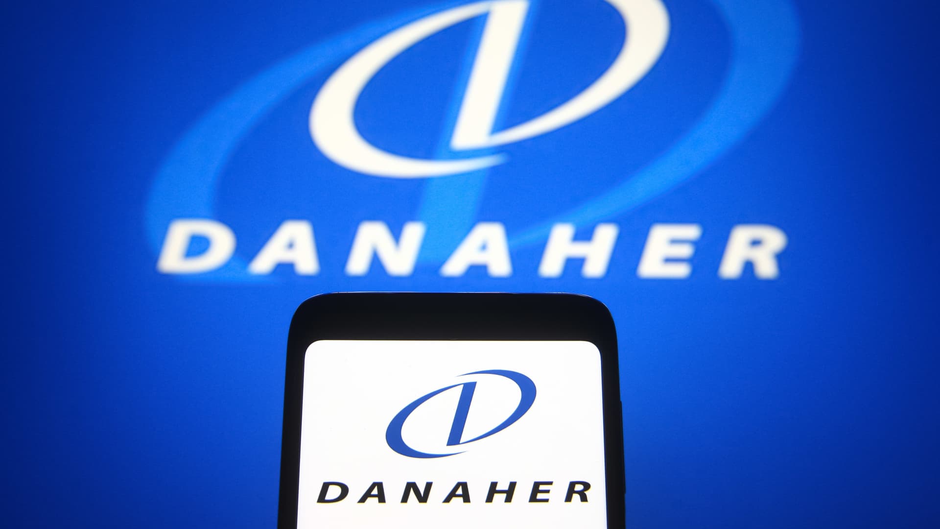 Featured image for Danaher's Stock Struggles Amid Disappointing Guidance and Sales Growth Forecast Cuts.