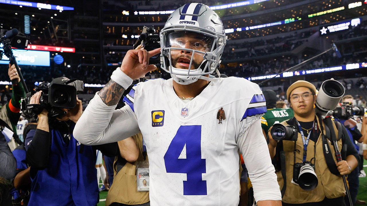 "Prescott's 3-Word Reaction, Packers Dominate Cowboys in Playoff Showdown"