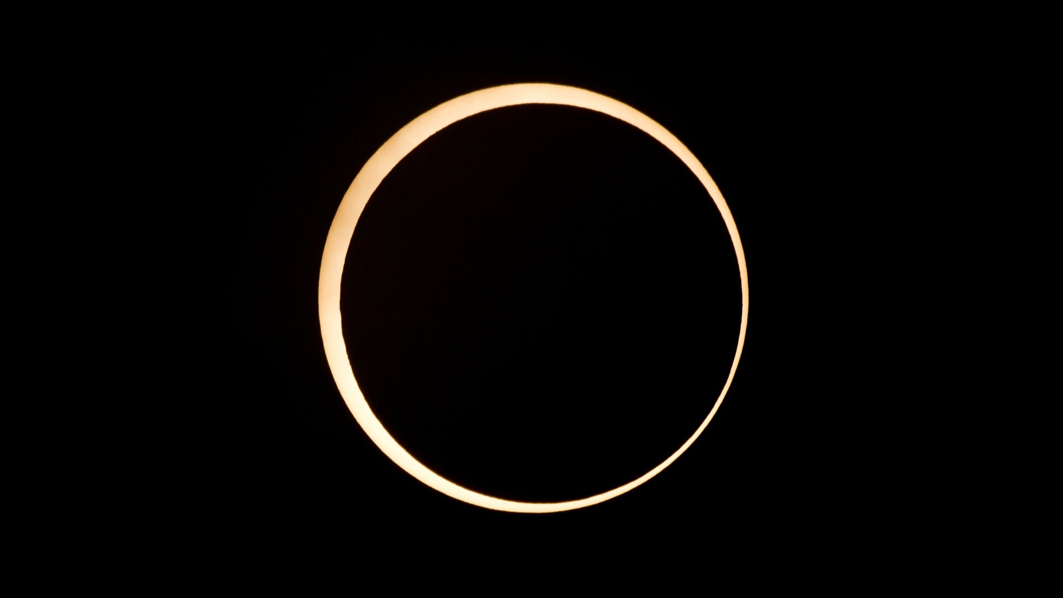 Featured image for 2026 Annular Solar Eclipse: Your Guide to the 'Ring of Fire'