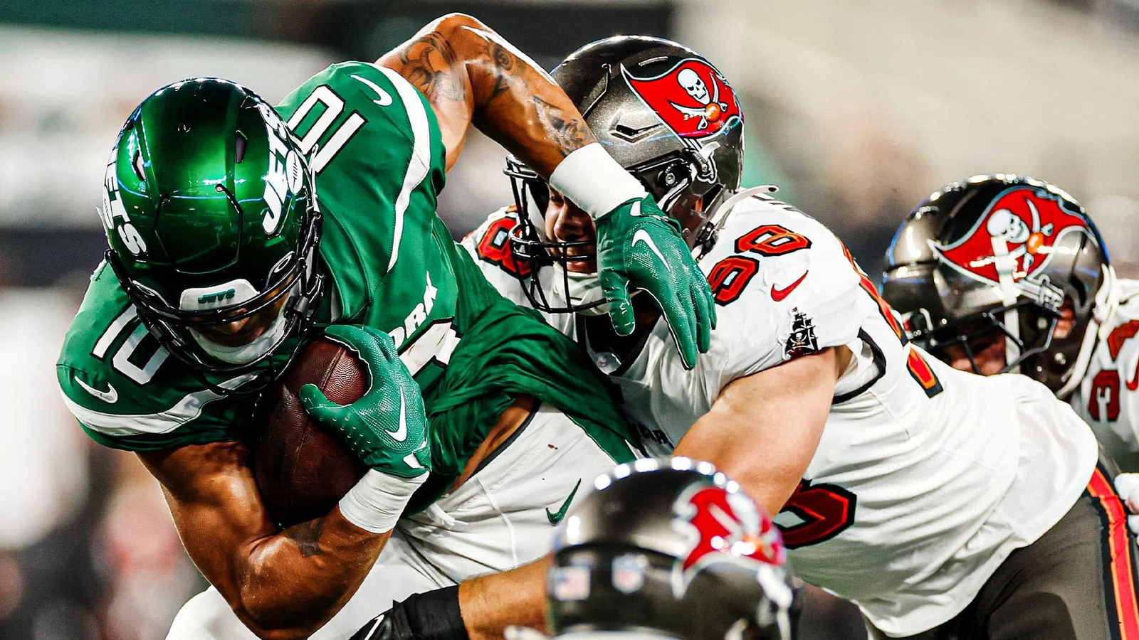 Buccaneers Dominate Jets in Preseason Matchup