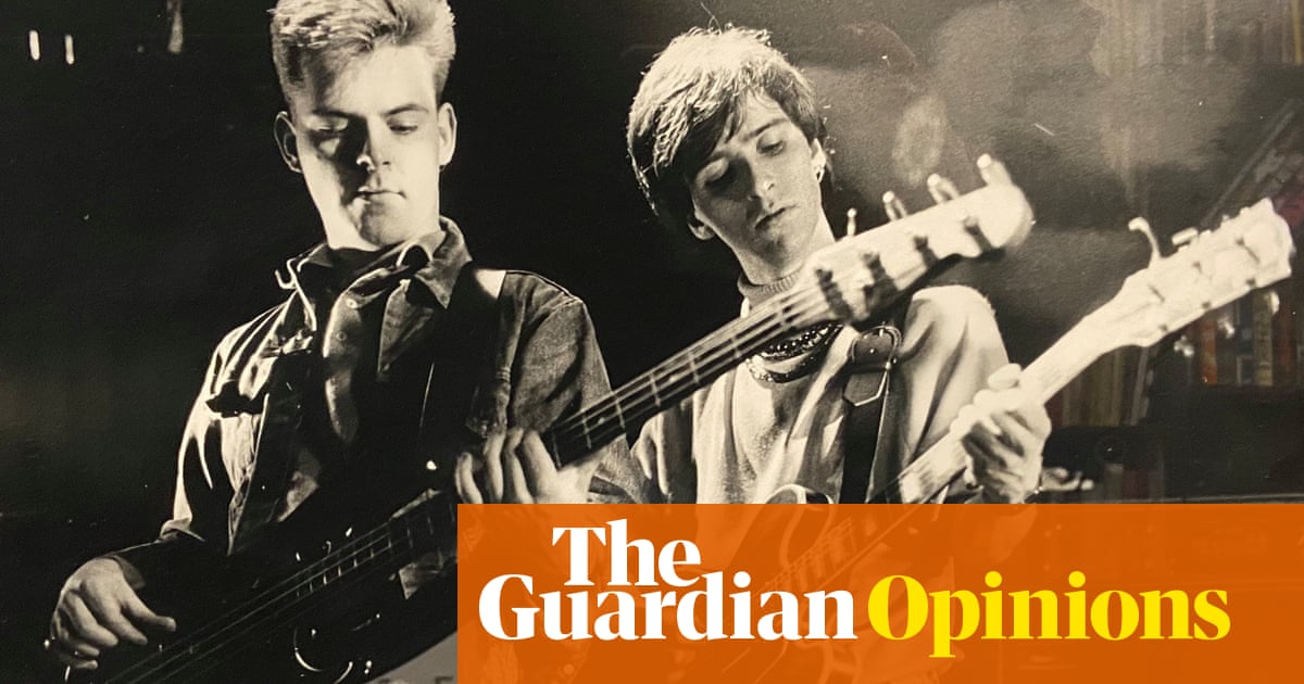 Featured image for Remembering Andy Rourke: The Smiths Bassist Dies at 59.