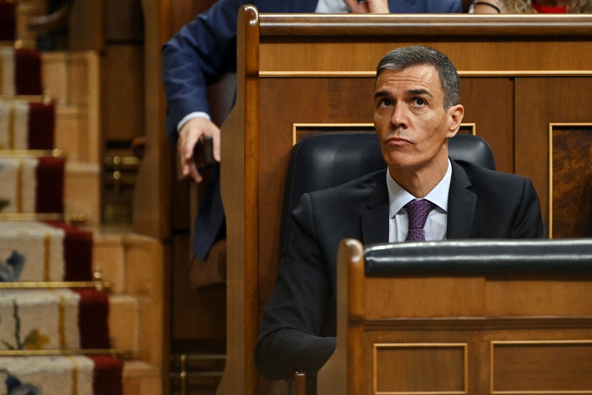 Featured image for Spain's Socialists Face Setback in Regional Elections Amid Scandals