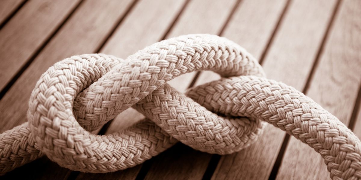 Featured image for "Guinness Record Broken: Scientists Tie World's Smallest Knot with 54 Atoms"