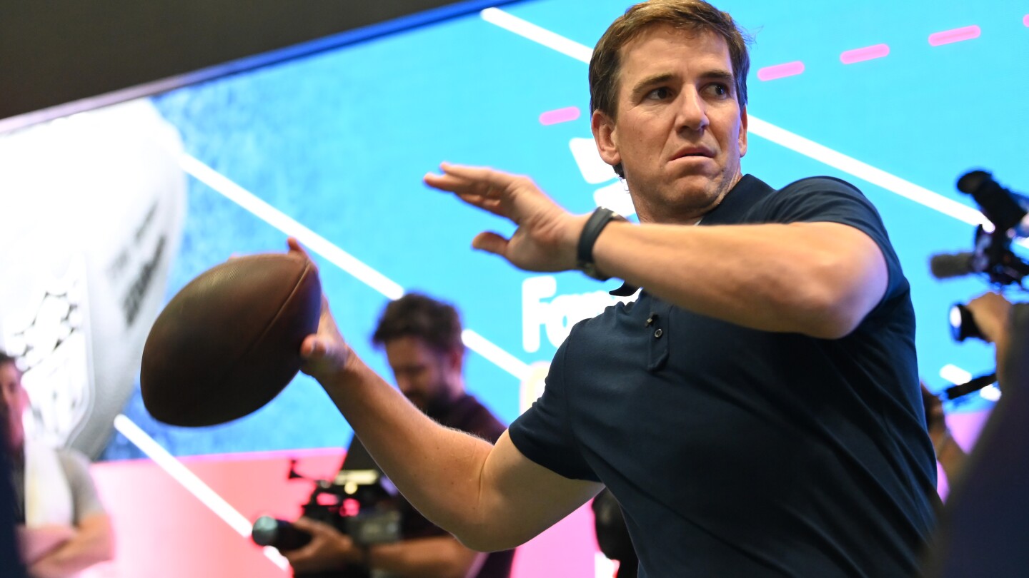 Featured image for Eli Manning Declines to Buy Giants Stake Over Cost