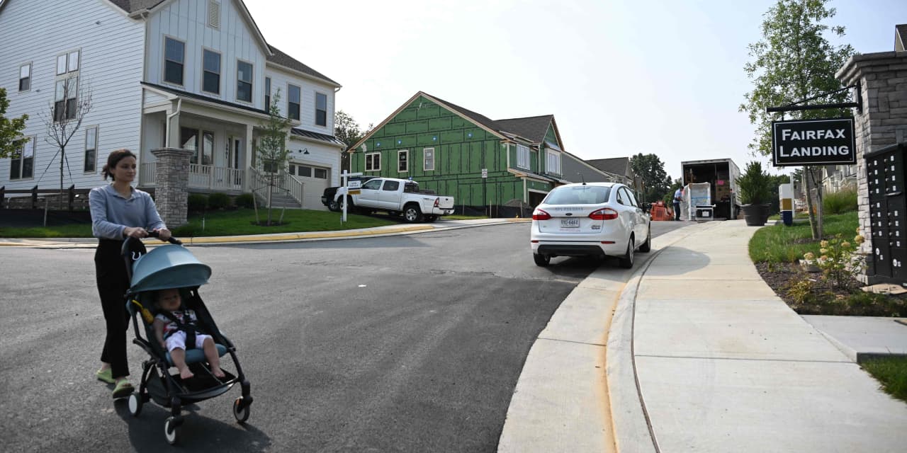 Featured image for Fannie Mae CEO reveals contrasting housing markets for buyers and sellers