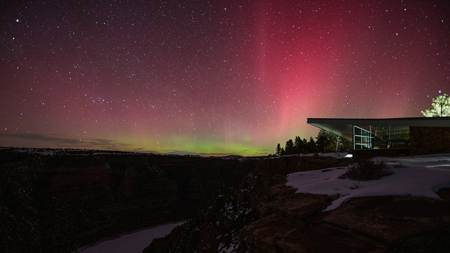 "Northern Lights dazzle in unexpected US locations"