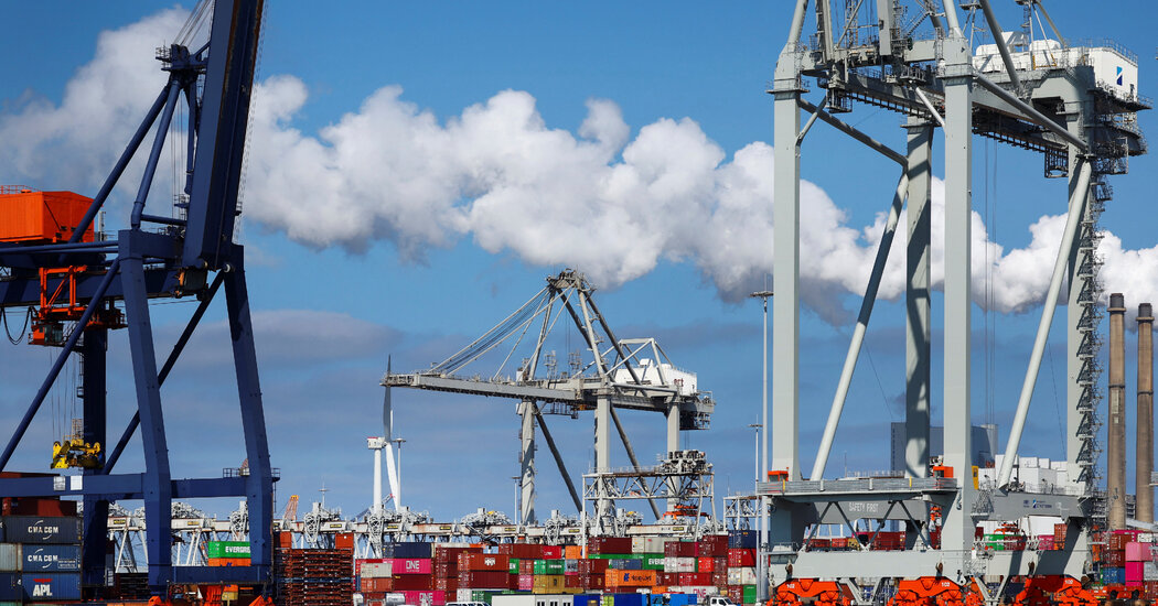 Featured image for EU Considers Retaliation Amid US Tariff Threats