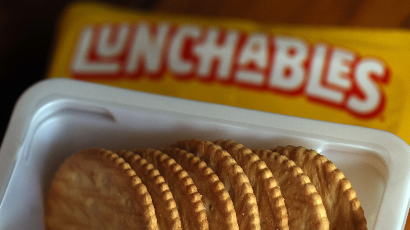 Featured image for Consumer Reports Urges Removal of Lead-Contaminated Lunchables from School Menus