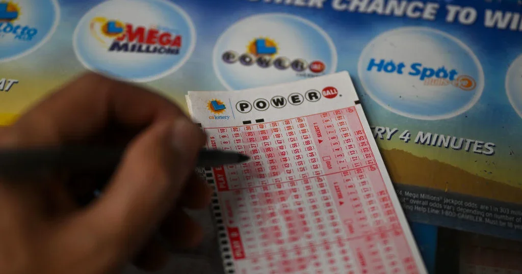 "Powerball Jackpot Skyrockets to $1 Billion as No Winners Claim $922 Million Prize"