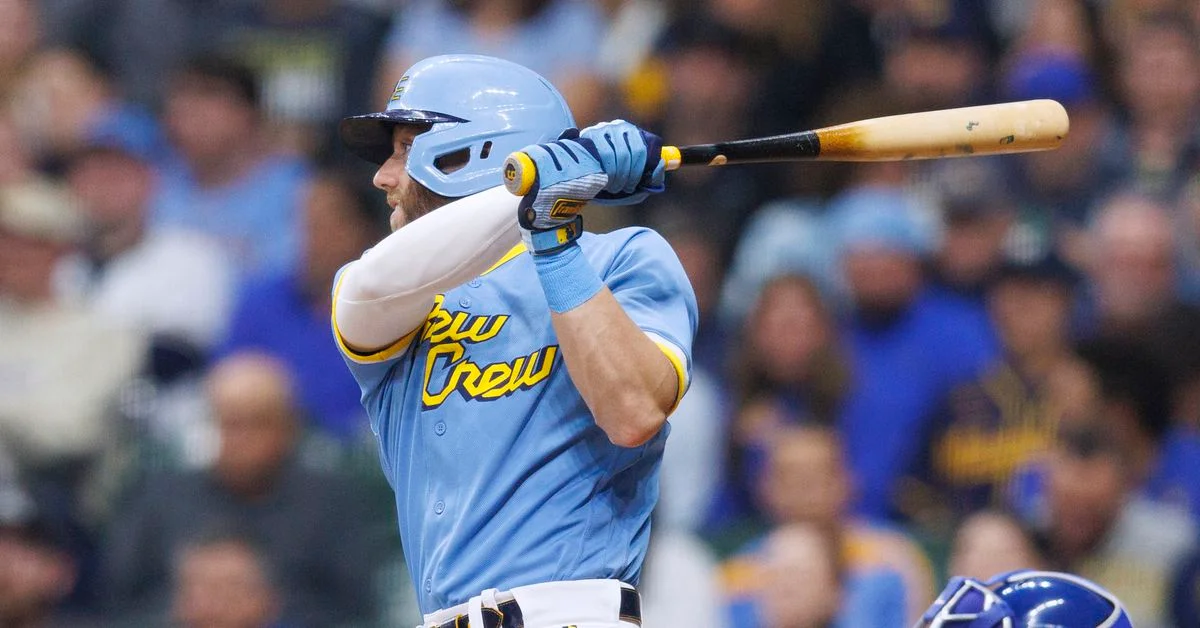 Brewers dominate Royals to claim top spot in division.