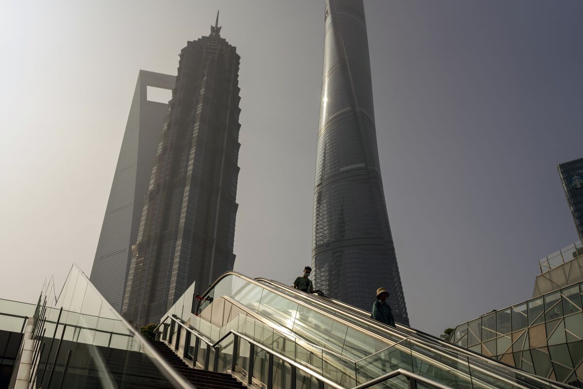 Featured image for "China's Brokerage Imposes Short Sale Restrictions Amid Stock Rout and Investor Confidence Decline"